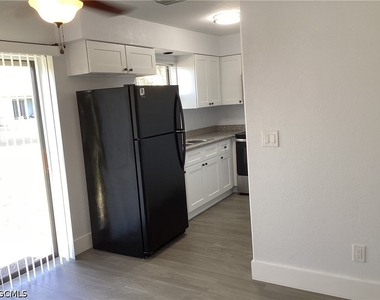 1123 Ne 15th Lane - Photo Thumbnail 5