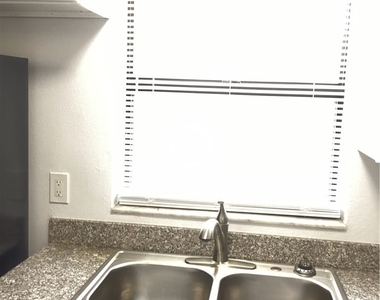 1123 Ne 15th Lane - Photo Thumbnail 4
