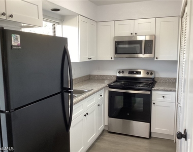 1123 Ne 15th Lane - Photo Thumbnail 2