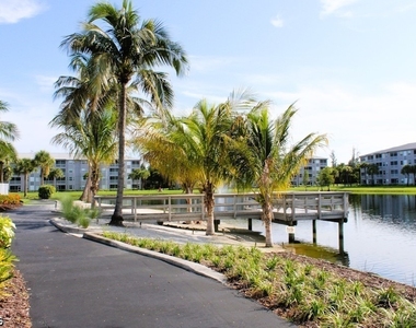16625 Lake Circle Drive - Photo Thumbnail 7