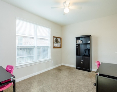 4622 Regal Shadow Lane - Photo Thumbnail 20