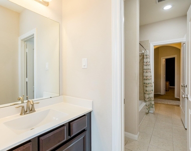 4622 Regal Shadow Lane - Photo Thumbnail 28