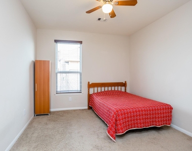 4622 Regal Shadow Lane - Photo Thumbnail 29