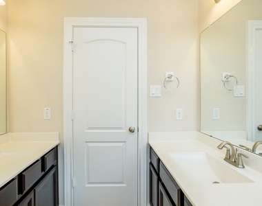 4622 Regal Shadow Lane - Photo Thumbnail 34