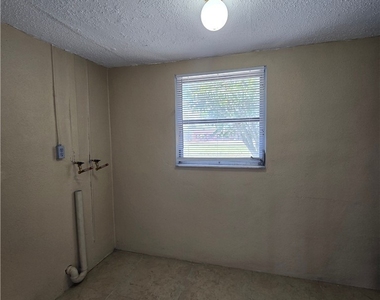 702 Se 47th Street - Photo Thumbnail 12