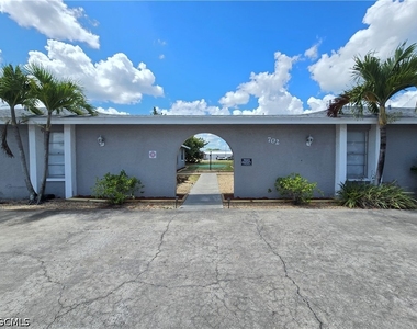 702 Se 47th Street - Photo Thumbnail 2
