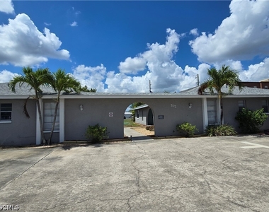 702 Se 47th Street - Photo Thumbnail 1