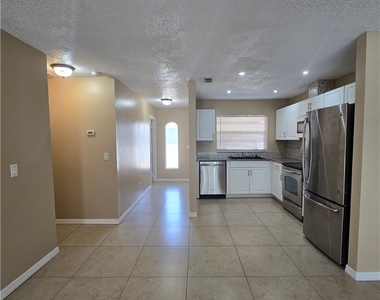 702 Se 47th Street - Photo Thumbnail 15