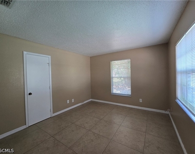 702 Se 47th Street - Photo Thumbnail 19