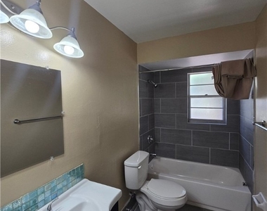 702 Se 47th Street - Photo Thumbnail 11