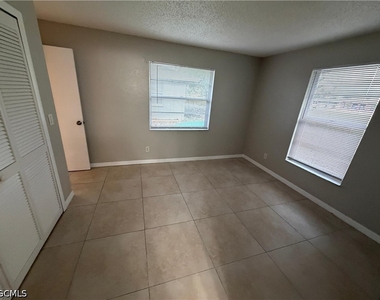 702 Se 47th Street - Photo Thumbnail 16