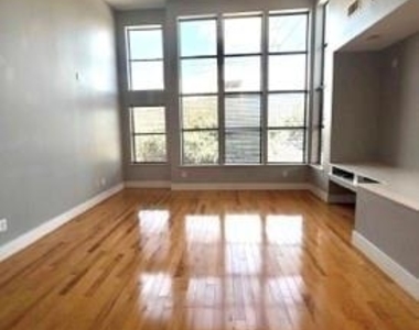 1045 Bonner St - Photo Thumbnail 8
