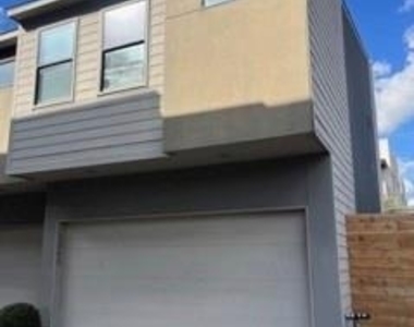 1045 Bonner St - Photo Thumbnail 1