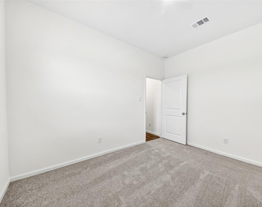 15049 Ronan Drive - Photo Thumbnail 12