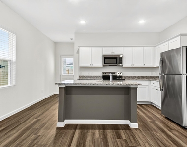 15049 Ronan Drive - Photo Thumbnail 5