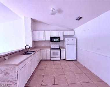1221 E 12th Street - Photo Thumbnail 5