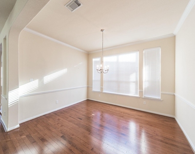607 Overdell Drive - Photo Thumbnail 5