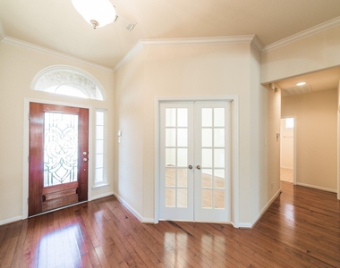 607 Overdell Drive - Photo Thumbnail 2