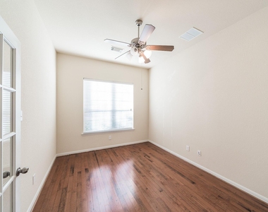 607 Overdell Drive - Photo Thumbnail 3