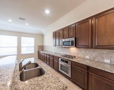 607 Overdell Drive - Photo Thumbnail 12