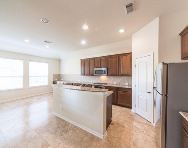 607 Overdell Drive - Photo Thumbnail 9