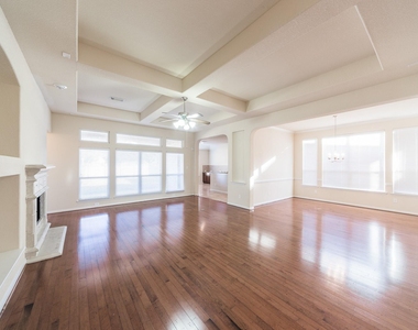 607 Overdell Drive - Photo Thumbnail 4