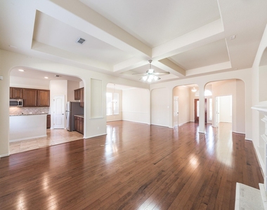 607 Overdell Drive - Photo Thumbnail 8