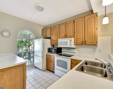 8228 Twelve Oaks Circle - Photo Thumbnail 3
