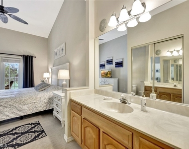 8228 Twelve Oaks Circle - Photo Thumbnail 16