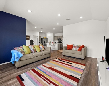 15726 Majestic Evergreen Way - Photo Thumbnail 2
