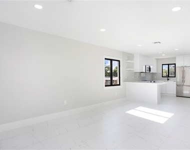 9002-9002 Somerset (unit 2) Lane - Photo Thumbnail 5