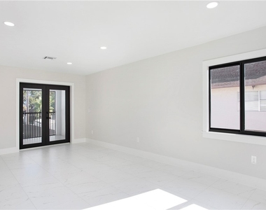9002-9002 Somerset (unit 2) Lane - Photo Thumbnail 4