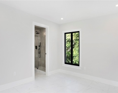 9002-9002 Somerset (unit 2) Lane - Photo Thumbnail 9