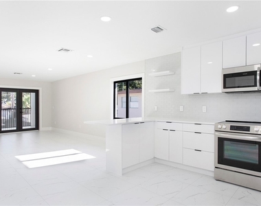 9002-9002 Somerset (unit 2) Lane - Photo Thumbnail 2