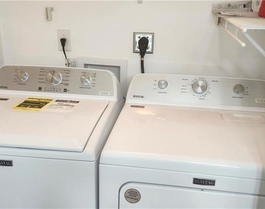219 Fox Glen Drive - Photo Thumbnail 15