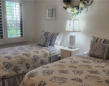 219 Fox Glen Drive - Photo Thumbnail 14