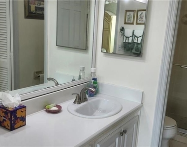 219 Fox Glen Drive - Photo Thumbnail 12