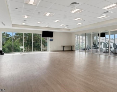 219 Fox Glen Drive - Photo Thumbnail 29