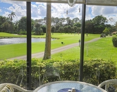 219 Fox Glen Drive - Photo Thumbnail 5