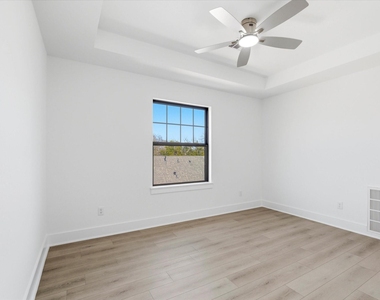 230 S Y Street - Photo Thumbnail 6