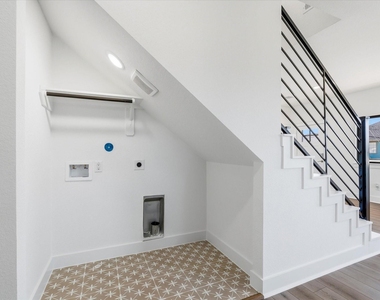 230 S Y Street - Photo Thumbnail 1