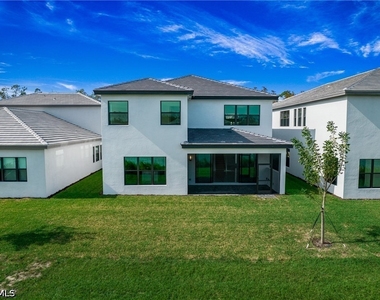 20195 Ainsley Street - Photo Thumbnail 3