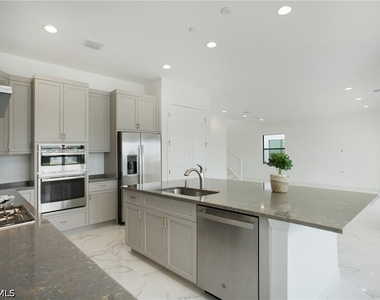 20195 Ainsley Street - Photo Thumbnail 12