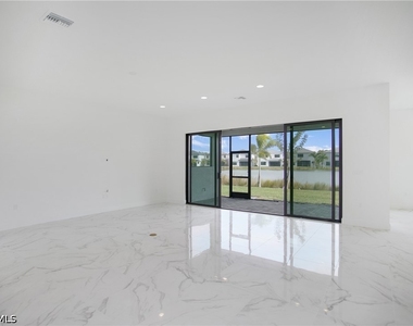 20195 Ainsley Street - Photo Thumbnail 9