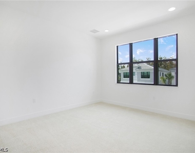 20195 Ainsley Street - Photo Thumbnail 39