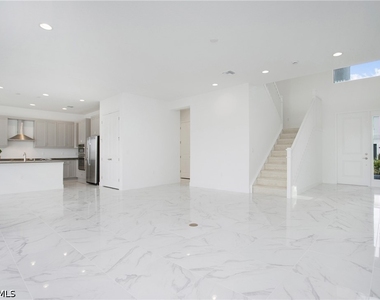 20195 Ainsley Street - Photo Thumbnail 5