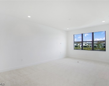 20195 Ainsley Street - Photo Thumbnail 24