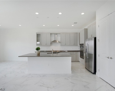 20195 Ainsley Street - Photo Thumbnail 10
