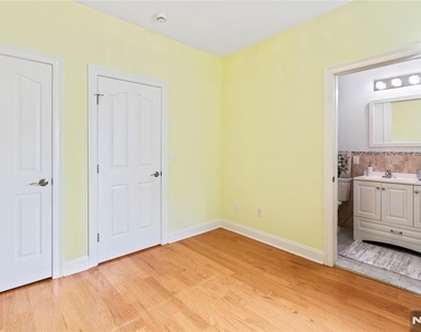 66 Prospect - Photo Thumbnail 3