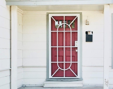 1429 N Durham Drive - Photo Thumbnail 1